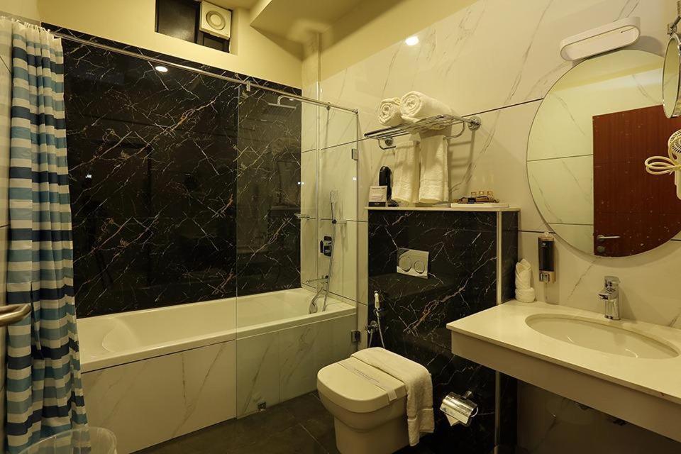 Hotel New York Square كوتايم المظهر الخارجي الصورة