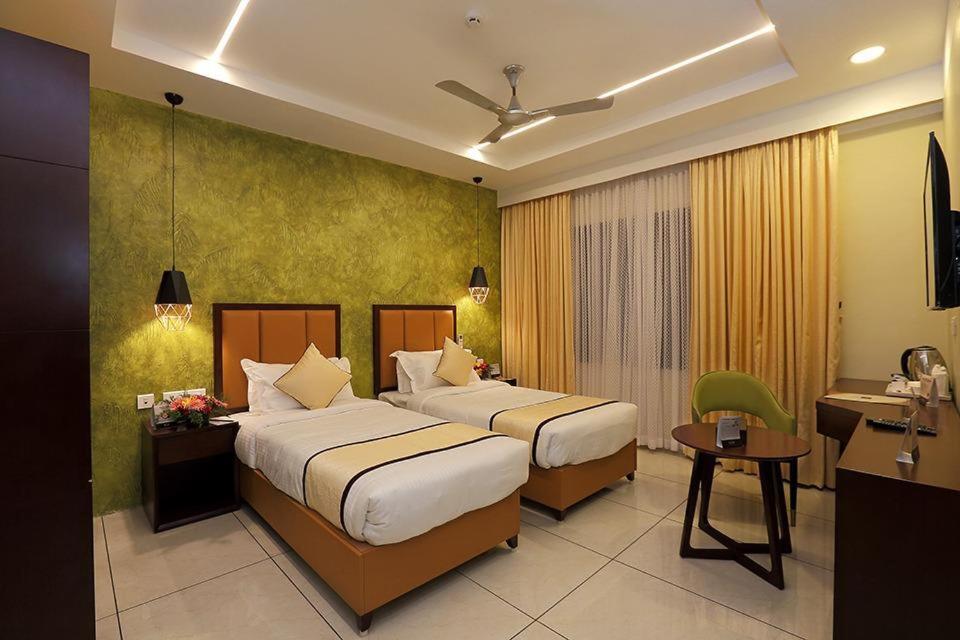 Hotel New York Square كوتايم المظهر الخارجي الصورة